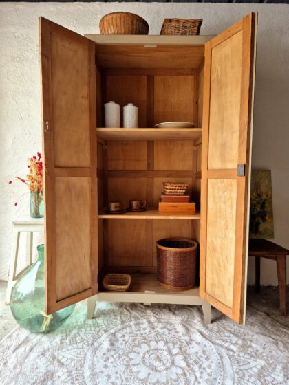 Armoire parisienne